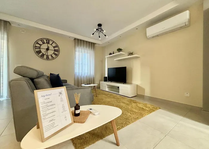 Stylish 2 Bedroom In *