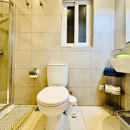 Stylish 2 Bedroom In *