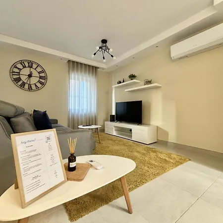 Stylish 2 Bedroom In *